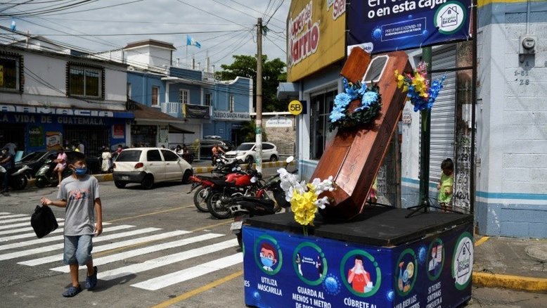 Cidade da Guatemala recorre a caixões nas ruas para alertar sobre a COVID-19