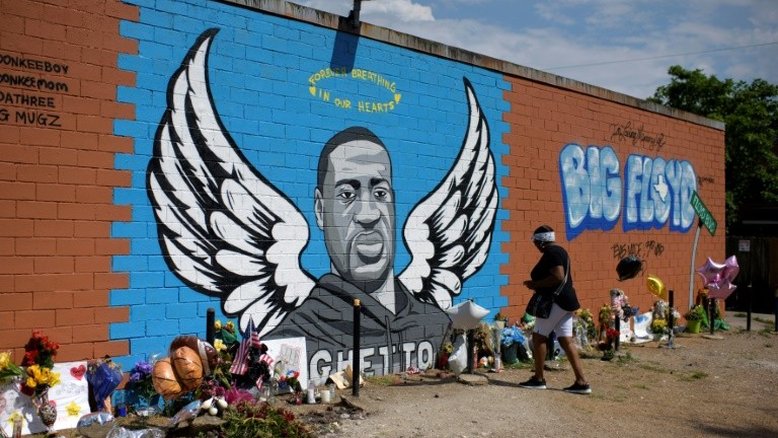 Família processa Minneapolis pela morte de George Floyd nas mãos da polícia