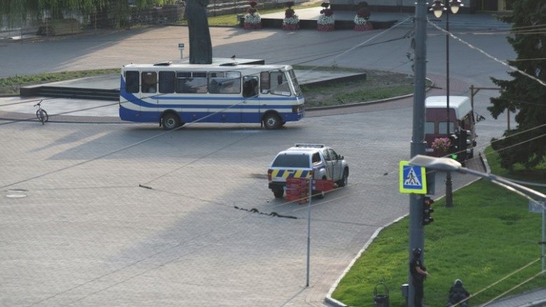 Presidente da Ucrânia reconhece que fez negociação estranha com sequestrador de ônibus