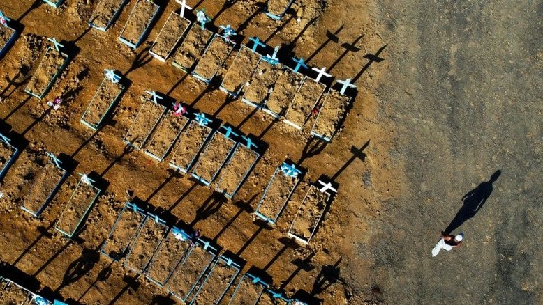 Brasil supera as 70.000 mortes pelo novo coronavírus (oficial)