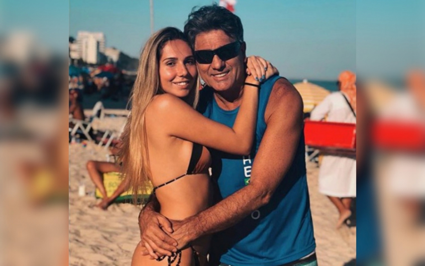 Renato Gaúcho ignora medidas de isolamento e curte praia com a filha
