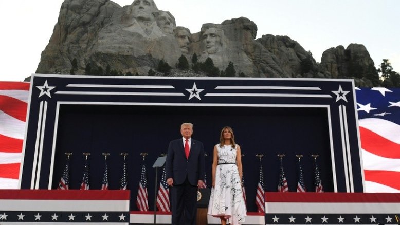 Trump destaca os EUA como "justo e forte" e faz breve menção ao impacto da pandemia