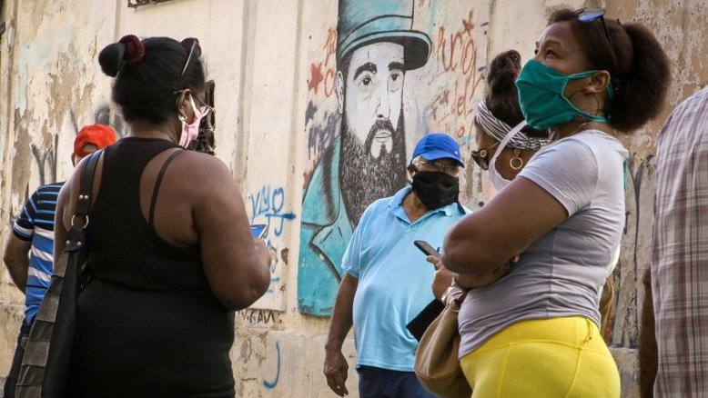 Dólar volta a supermercados em Cuba para impulsionar economia