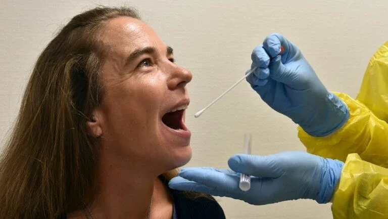 Alemanha propõe testes gratuitos de COVID-19 a todos que retornarem ao país