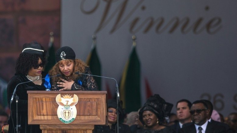 Zindzi Mandela, filha de Nelson Mandela, morre aos 59 anos