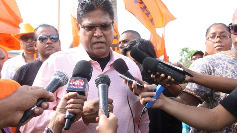 Suriname elege novo presidente e põe fim a governo de Bouterse