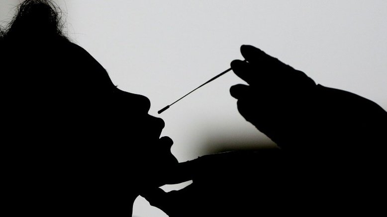 Pandemia avança nas Américas e no sul da Ásia; Espanha recorda seus mortos