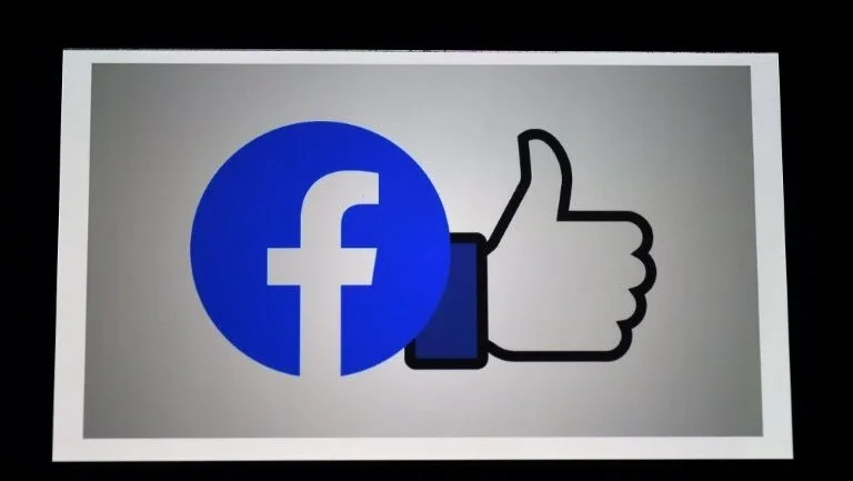Facebook proíbe conteúdos que promovem "terapia de conversão"