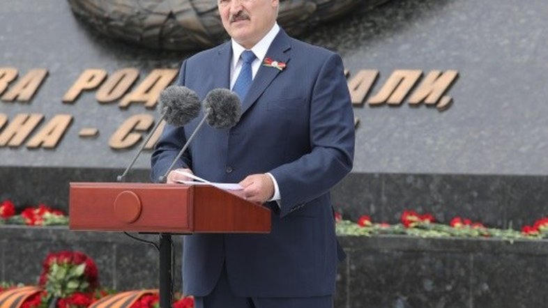 Presidente bielorrusso, que indicou vodca contra COVID-19, diz ter se infectado