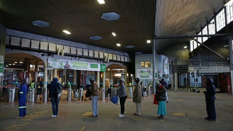 África do Sul volta a impor toque de recolher por recidiva do coronavírus