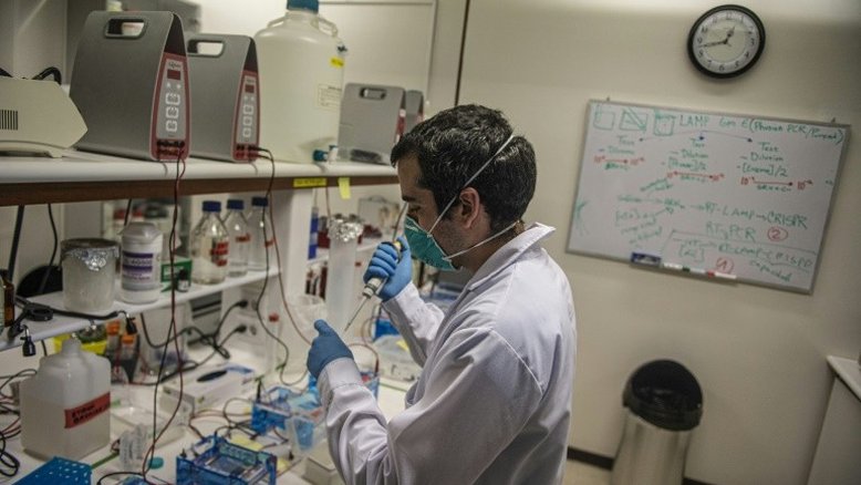 Cientistas peruanos buscam produzir em massa teste rápido da COVID-19