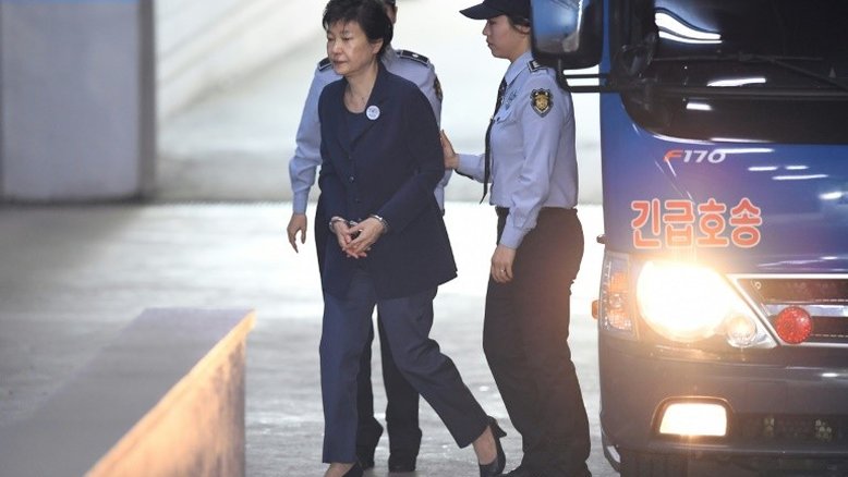 Justiça sul-coreana reduz em 10 anos pena de prisão de ex-presidente