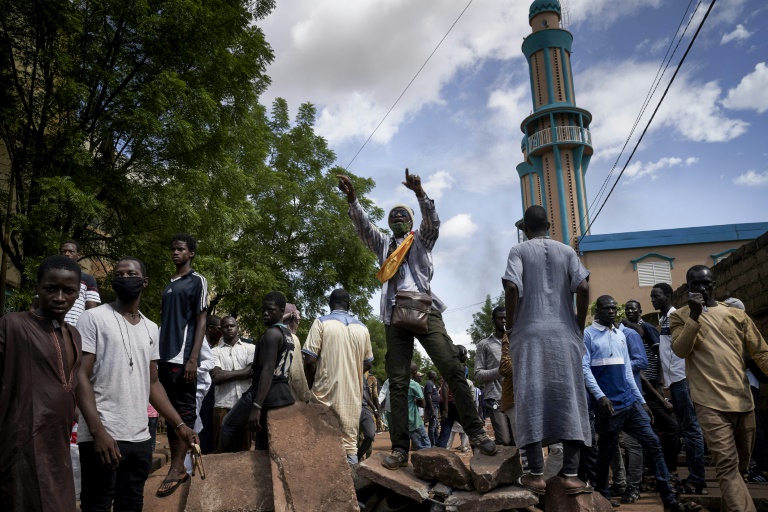 Comunidade internacional pede ao Mali a libertação de líderes dos protestos