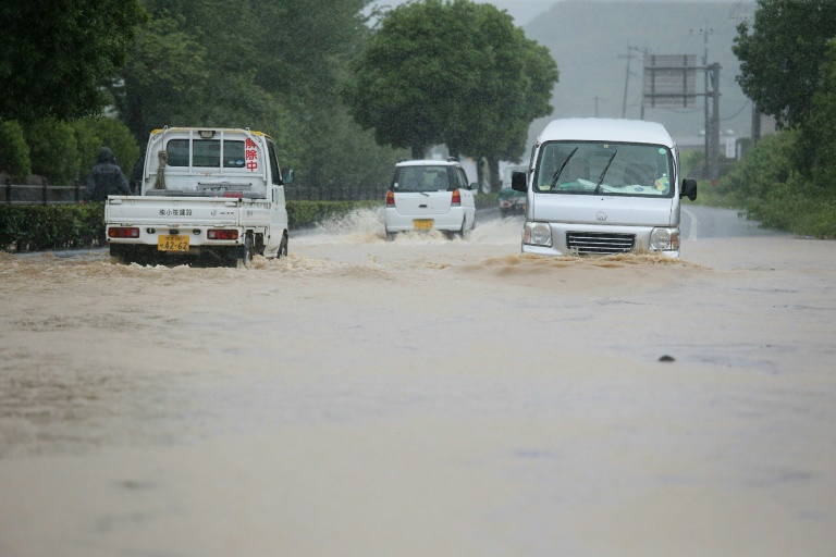 Evacuações em massa no Japão, 14 suspeitas de morte em lar de idosos inundado