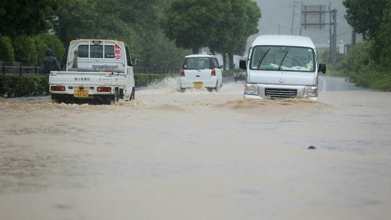 Evacuações em massa no Japão, 14 suspeitas de morte em lar de idosos inundado