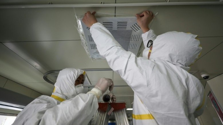 Especialistas advertem sobre possível transmissão de coronavírus por partículas suspensas no ar