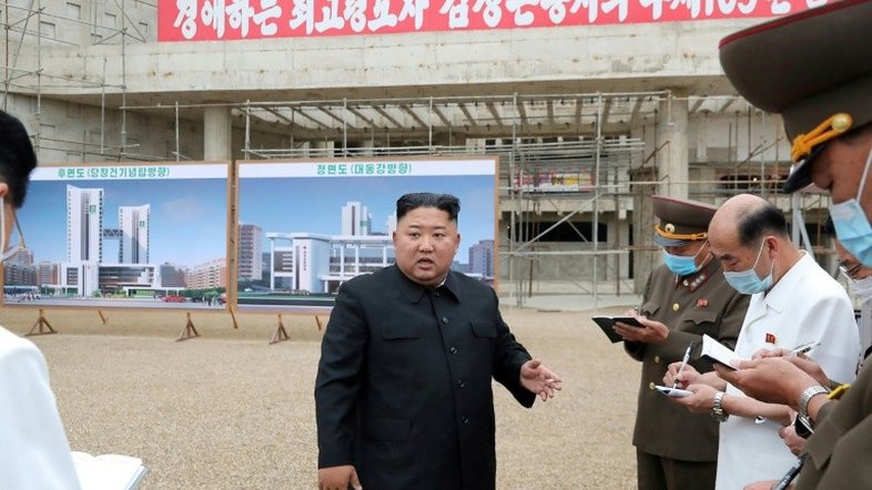 Kim Jong-un demite responsáveis por obra de hospital de Pyongyang