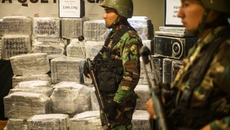 Peru incinera 18 toneladas de droga apreendida durante confinamento