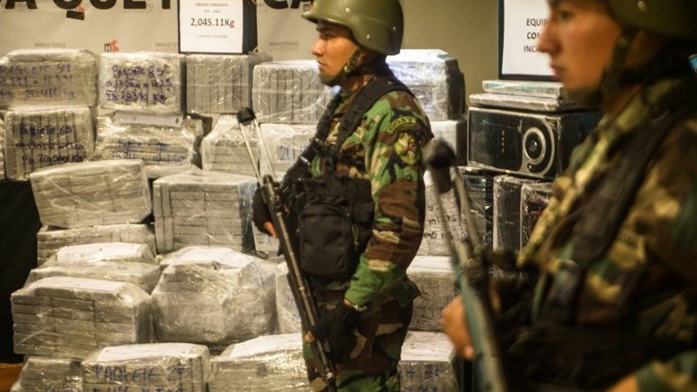 Peru incinera 18 toneladas de droga apreendida durante confinamento