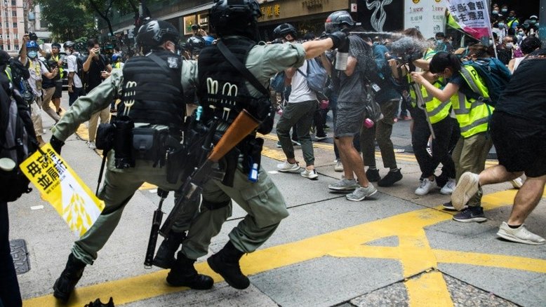 Hong Kong anuncia primeiras detenções com base na nova lei de segurança