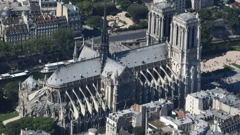 Consenso na França para reconstrução da agulha de Notre Dame