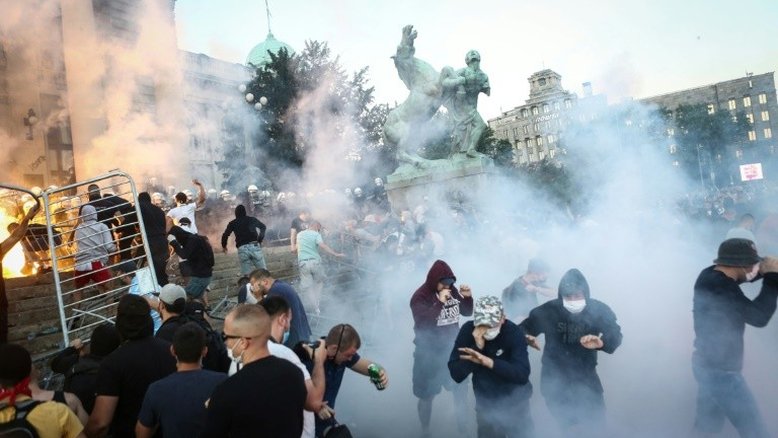 Presidente sérvio culpa 'manifestantes criminosos' por protestos em Belgrado