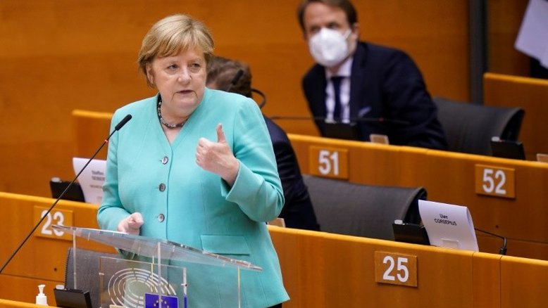 Merkel faz apelo à UE por aprovação rápida do plano de recuperação