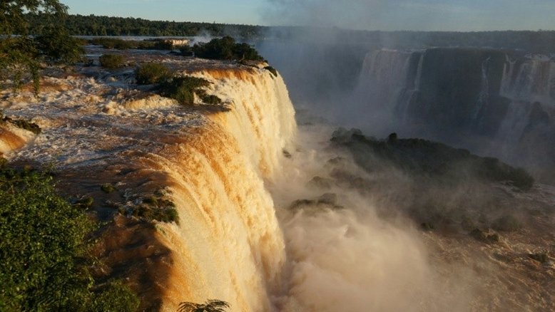 Cataratas do Iguaçu reabrem após 100 dias fechada por pandemia