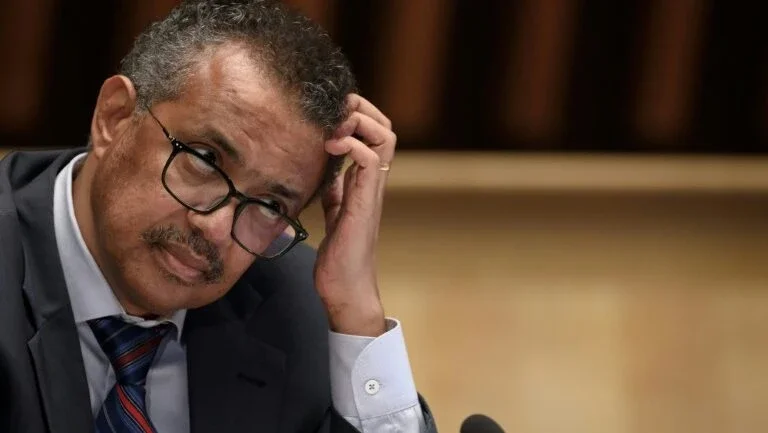 Normalidade pré-pandemia continua distante, diz OMS