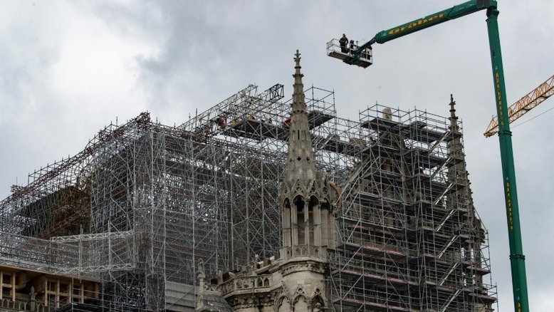 Presidente da França apoia reconstrução idêntica da agulha da Notre Dame