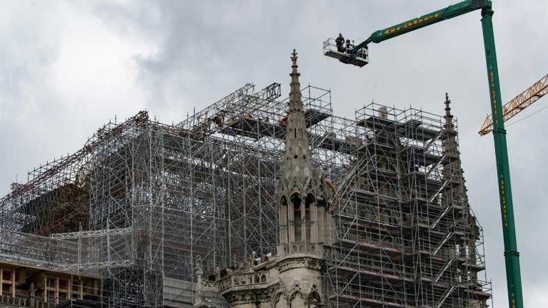 Presidente da França apoia reconstrução idêntica da agulha da Notre Dame