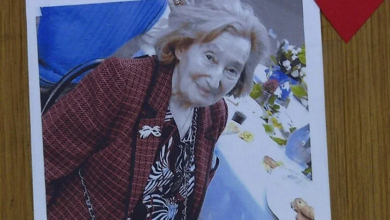 Judia de 85 anos foi assassinada em Paris por causa de sua religião, dizem juízes
