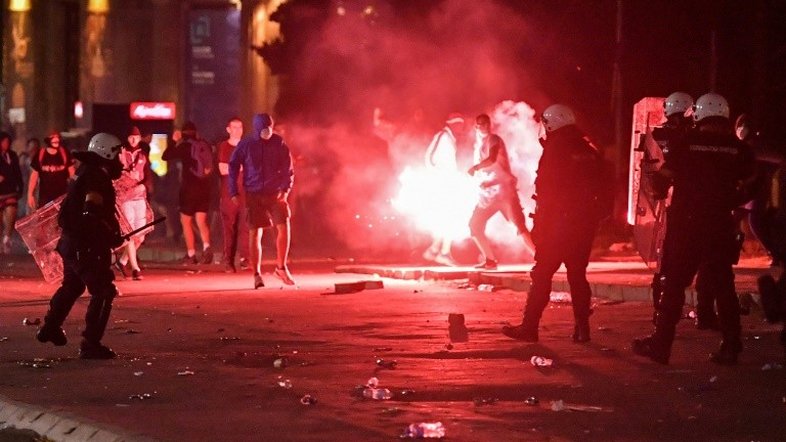 Protesto em Belgrado contra gestão da pandemia resulta em violência