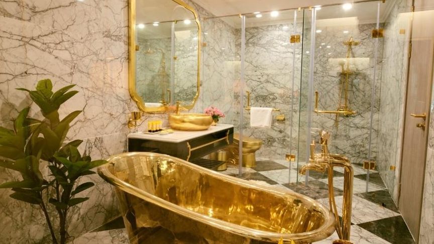 Ouro do teto à privada e valor de R$ 1,3 mil por noite: o hotel de luxo no Vietnã