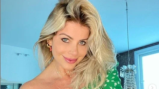 Karina Bacchi revela uso de drogas e suruba em festas com diretores da Globo