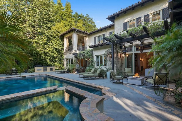 Mansão de Britney Spears é colocada à venda por R$ 35 milhões; veja fotos 25 Mansão de Britney Spears é colocada à venda por R$ 35 milhões; veja fotos