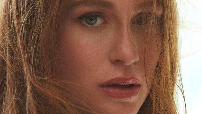 Marina Ruy Barbosa diz esquecer que é famosa: 'Comecei muito novinha'