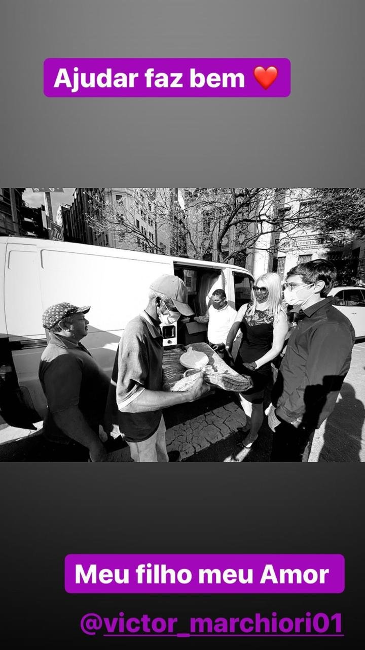Val Marchiori distribui mantimentos para moradores de rua