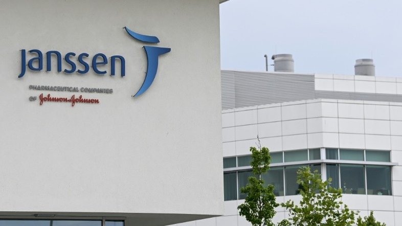 Lote com 3 milhões de doses da vacina da Janssen chega ao Brasil