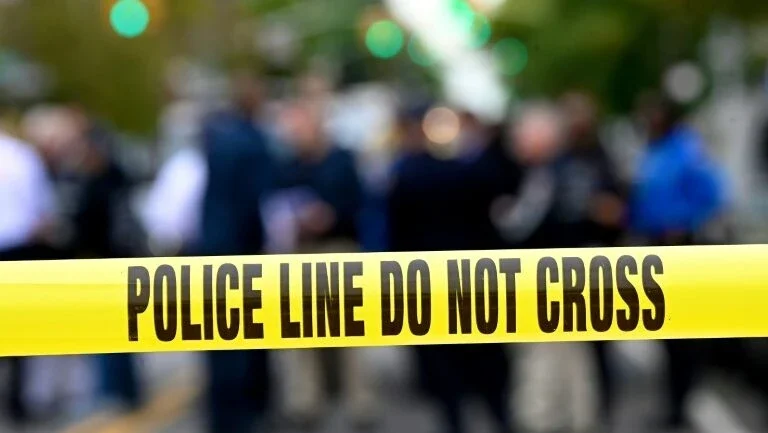 Policial atira nas costas de homem negro em Wisconsin e reacende protesto racial