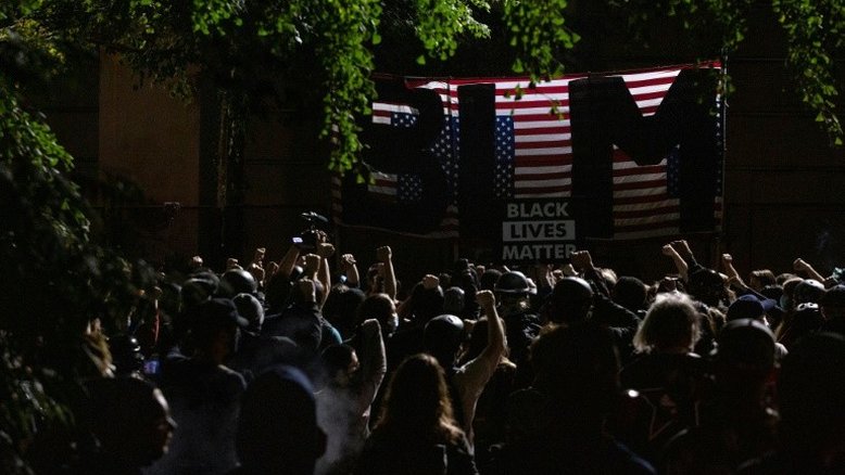 Epicentro dos protestos antirracistas, Portland continua nas ruas