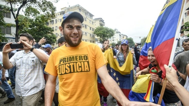 Opositor acusado de atentar contra Maduro vai para prisão domiciliar na Venezuela