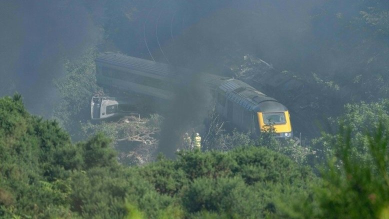 Segurança de rede ferroviária britânica na mira após descarrilamento