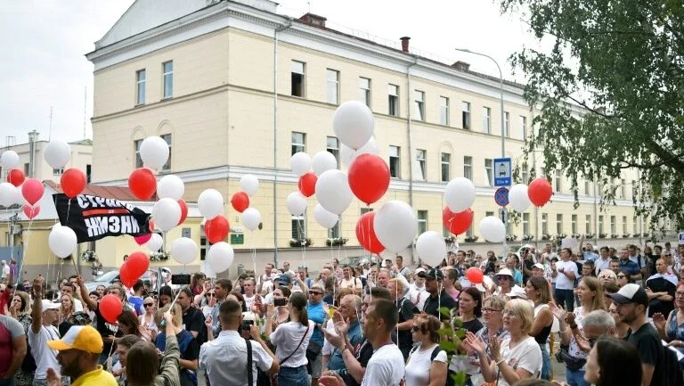 Países europeus pedem a Putin que pressione por diálogo em Belarus