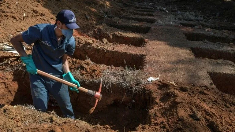 Brasil chega a 265 mil mortes por Covid-19 e bate recorde pelo 9º dia seguido