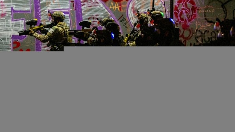 Agentes federais permanecerão em Portland até que a polícia "limpe de anarquistas", diz Trump