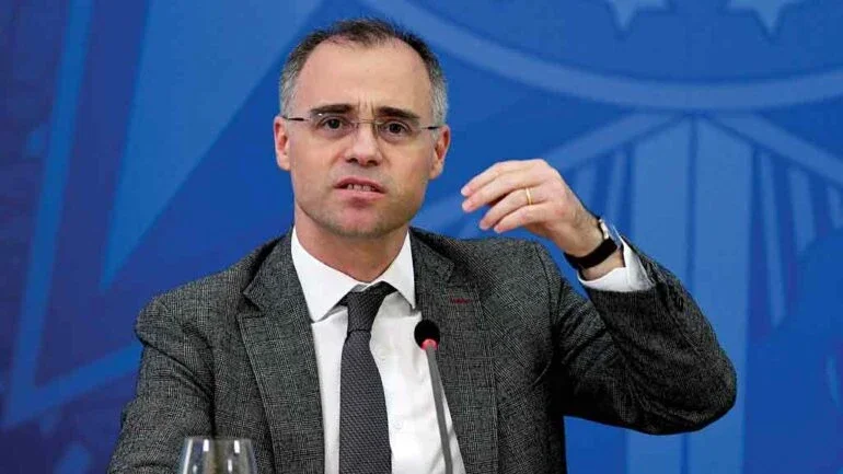 Associação de juristas evangélicos oficializam apoio a André Mendonça no Supremo