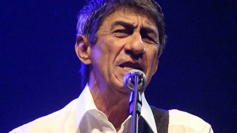 Glow News - Após Fagner revelar coisa inusitada que leva em show, veja manias estranhas dos famosos