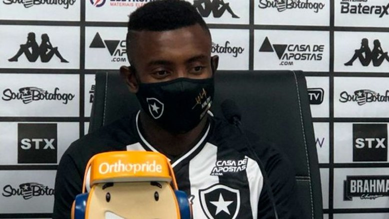 Botafogo anuncia a rescisão de contrato com o martinense Salomon Kalou