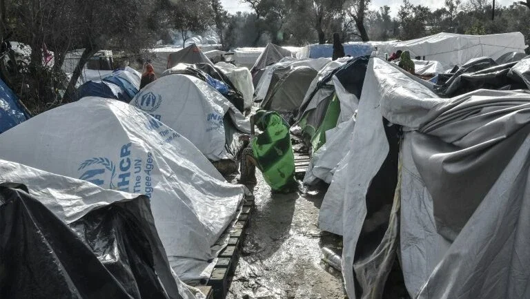 Primeiro caso de COVID-19 em campo de migrantes em ilha grega